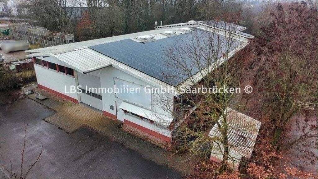 Gewerbe und Wohnen in der Natur - Nachhaltiges Gebäude in interessanter Holzbauweise in SB-West