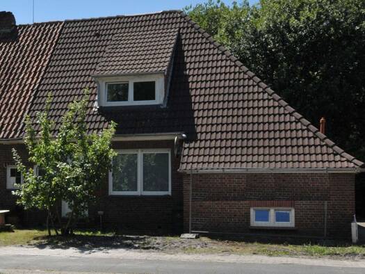 Haus zum Kauf 129.500 € 7 Zimmer 119 m² 813 m² Grundstück Oldenburger Straße 128 Wiesmoor 26639