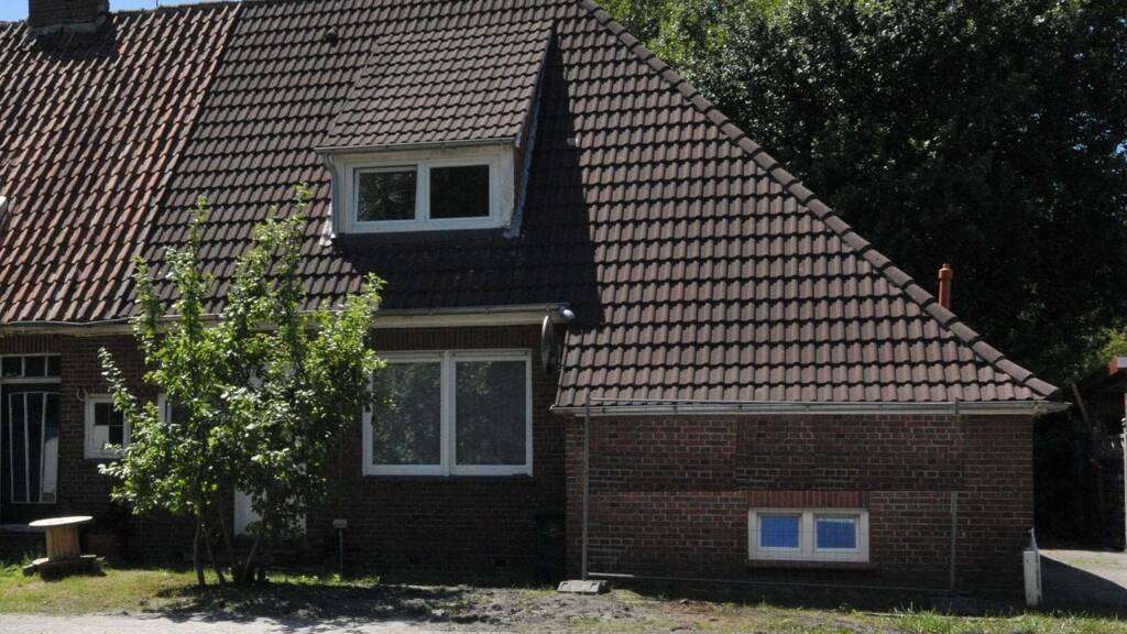 Haus zum Kauf 129.500 € 7 Zimmer 119 m² 813 m² Grundstück Oldenburger Straße 128 Wiesmoor 26639