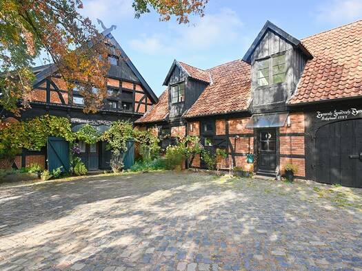 Mehrfamilienhaus zum Kauf als Kapitalanlage geeignet 1.450.000 € 691 m² 6.300 m² Grundstück Isernhagen F.B. Isernhagen 30916