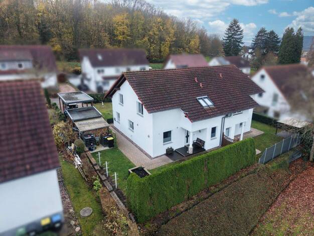 Doppelhaushälfte zum Kauf 319.000 € 5,5 Zimmer 157,5 m² 389 m² Grundstück Holzminden 37603