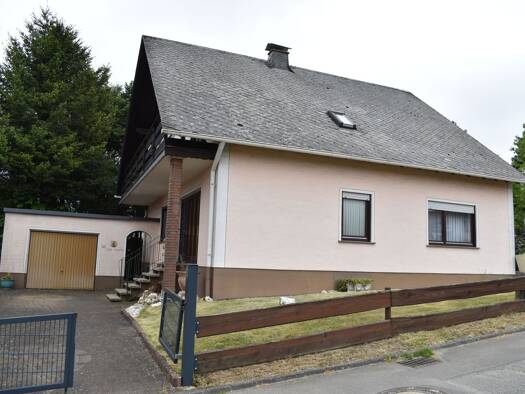 Einfamilienhaus zum Kauf 317.000 € 5 Zimmer 150 m² 656 m² Grundstück frei ab sofort Raiffeisenstraße 32 Pfalzfeld 56291