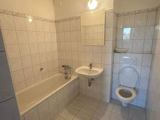 Wohnung zur Miete 531 € 4 Zimmer 88,4 m² frei ab sofort Schützenplatz 28 Zeitz 06712