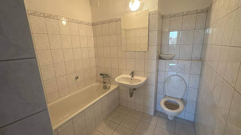 Wohnung zur Miete 600 € 4 Zimmer 100 m² Geschoss 4/4 frei ab sofort Schützenplatz 28 Zeitz 06712