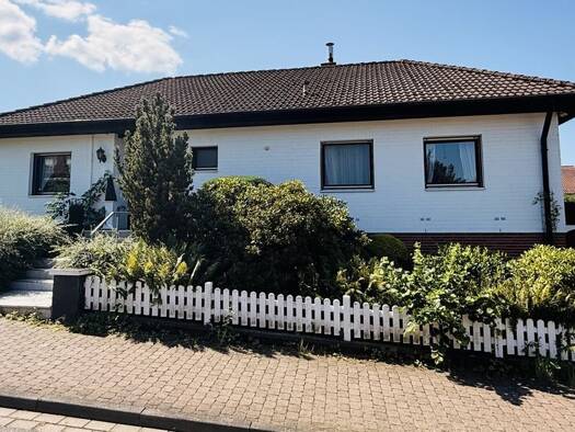 Bungalow zum Kauf 220.000 € 5 Zimmer 133 m² 657 m² Grundstück frei ab sofort Hengstbachweg 30 Northeim 37154