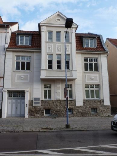 Wohnung zur Miete 1.390 € 5 Zimmer 145 m²<br/>Wohnfläche 1.<br/>Geschoss 01.01.2025<br/>Verfügbarkeit Friedensallee 19 Bernburg Bernburg 06406