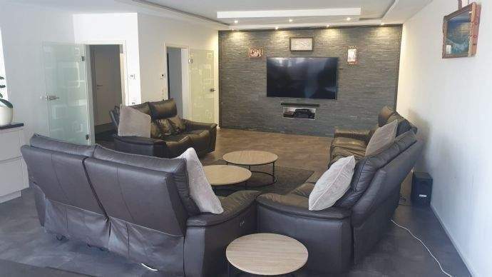 Immobilie in Kelheim - Modernes Haus-Top Ausstattung mit 165 Qm WFL und separaten WHg 105 Qm  - Bild 2