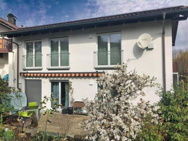 Wohnung zur Miete 970 € 4,5 Zimmer 104 m² frei ab 05.01.2026 Hutthurm 94116