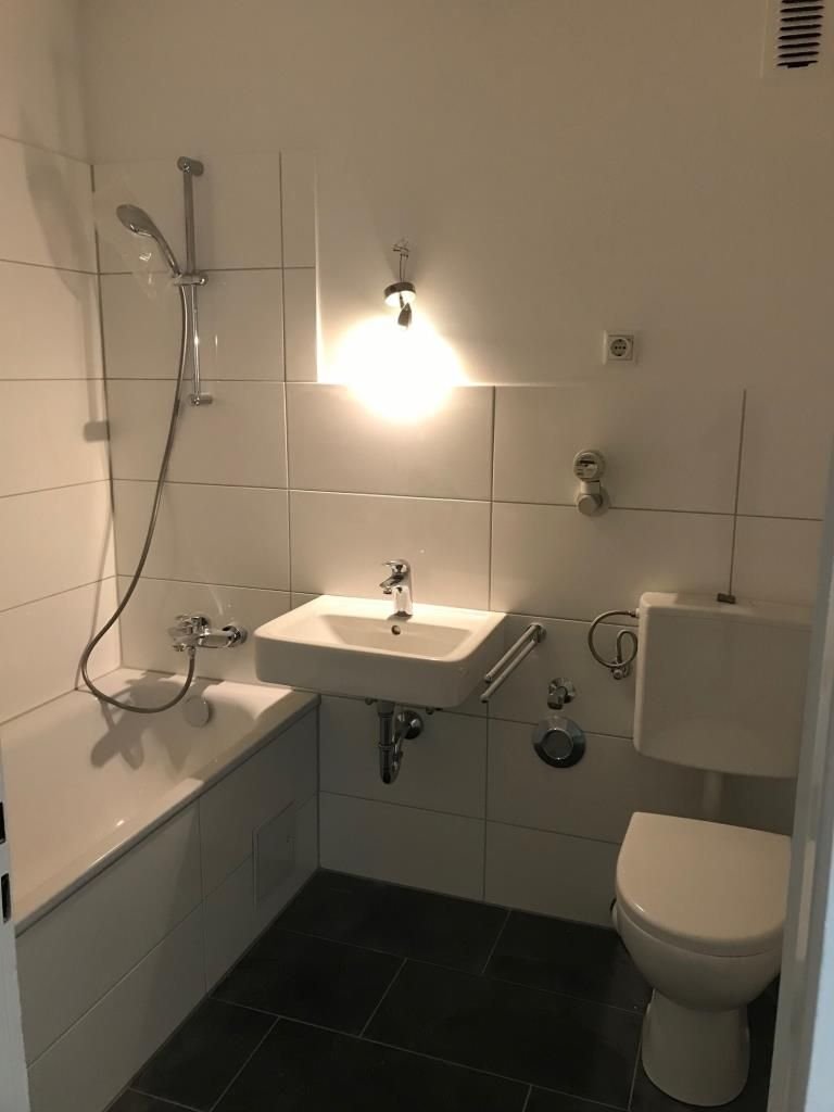 Wohnung zur Miete 649 € 3 Zimmer 66 m²<br/>Wohnfläche 3.<br/>Geschoss 01.11.2024<br/>Verfügbarkeit Plötzenseer Straße 10 Berliner Viertel Monheim 40789