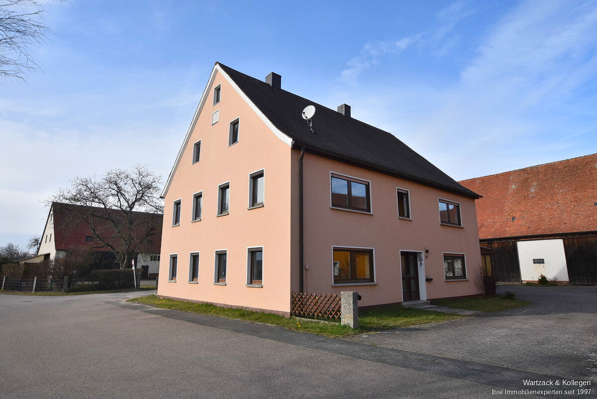 Einfamilienhaus zum Kauf 449.000 € 7,5 Zimmer 220 m²<br/>Wohnfläche 974 m²<br/>Grundstück Großweismannsdorf Roßtal 90574