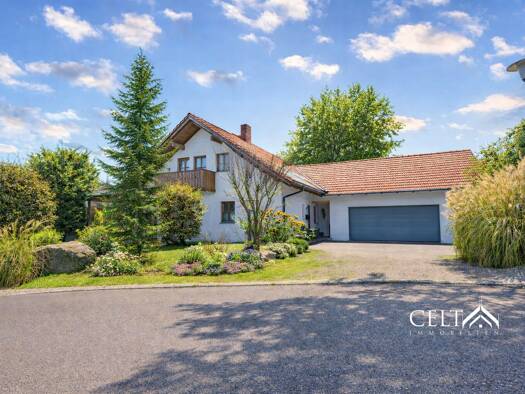 Einfamilienhaus zum Kauf 618.000 € 6 Zimmer 350 m² 644 m² Grundstück frei ab sofort Neukirchen 94362