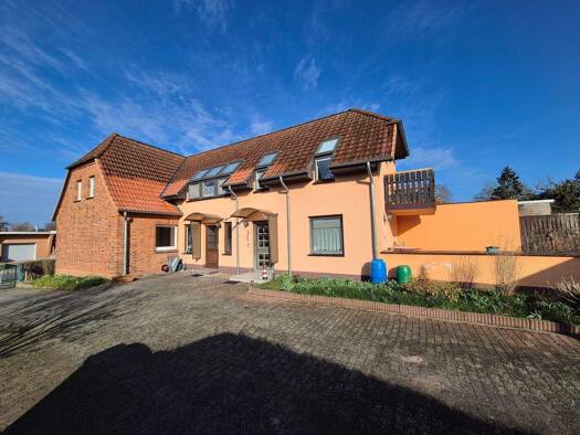 Doppelhaushälfte zum Kauf 229.000 € 5 Zimmer 137 m² 1.031 m² Grundstück frei ab sofort Mecklenburgring 47 Sternberg 19406