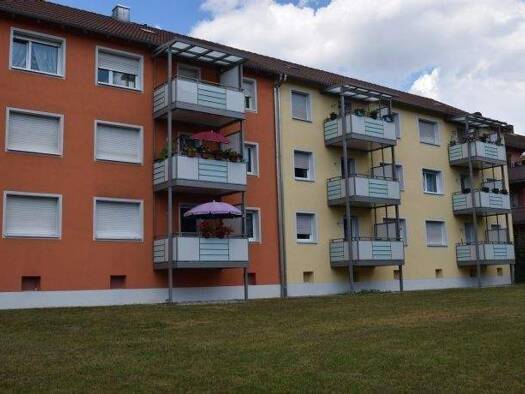 Wohnung zur Miete 435 € 3 Zimmer 70,7 m² 1. Geschoss frei ab 01.06.2026 Lindenstraße 3 Neuhof Neuhof a.d.Zenn 90616