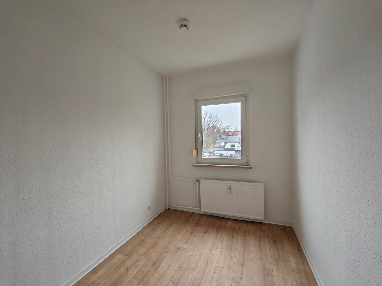 Wohnung zur Miete 284 € 3 Zimmer 56,8 m²<br/>Wohnfläche 3.<br/>Geschoss 01.11.2024<br/>Verfügbarkeit Dietrich-Bonhoeffer-Straße 44 Zeitz Zeitz 06712