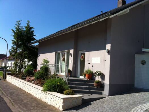 Wohnung zur Miete 1.000 € 4 Zimmer 114 m² Geschoss 1/2 frei ab 29.12.2025 Hüttengesäß Ronneburg 63549