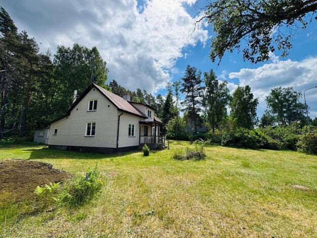 Haus zum Kauf provisionsfrei 69.000 € 4 Zimmer 80 m² 1.818 m² Grundstück Stationsvägen 60 Hultsfreds kommun 577 75