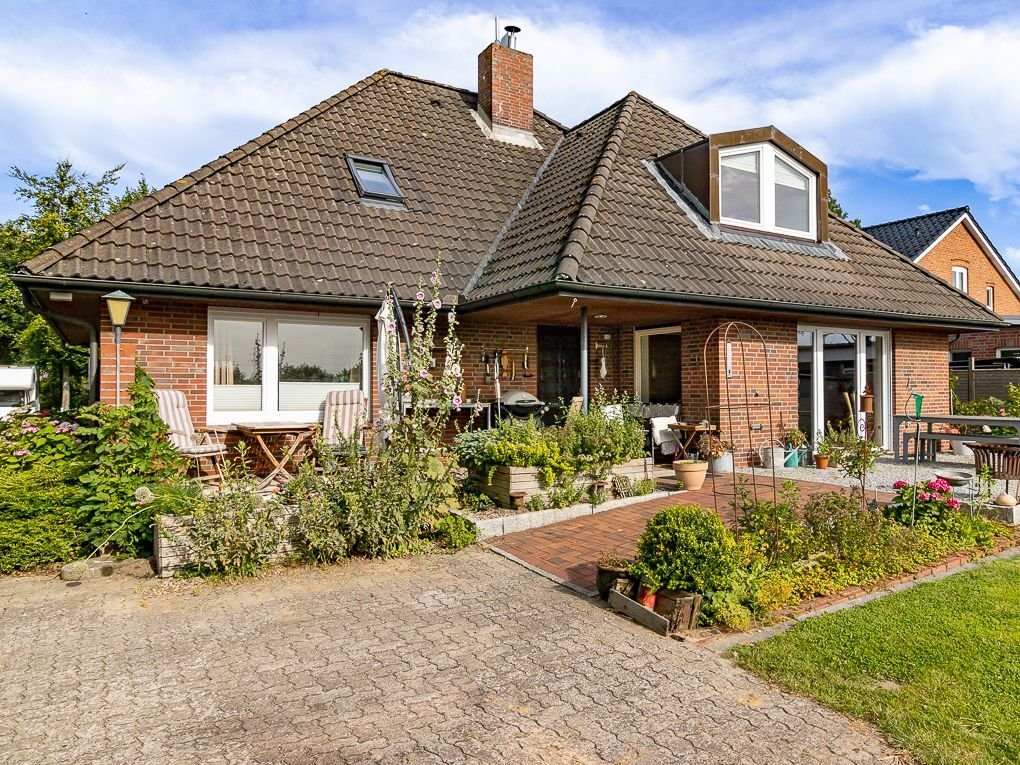 Einfamilienhaus zum Kauf 379.000 € 4 Zimmer 158 m²<br/>Wohnfläche 1.455 m²<br/>Grundstück Neuenbrook Neuenbrook 25578