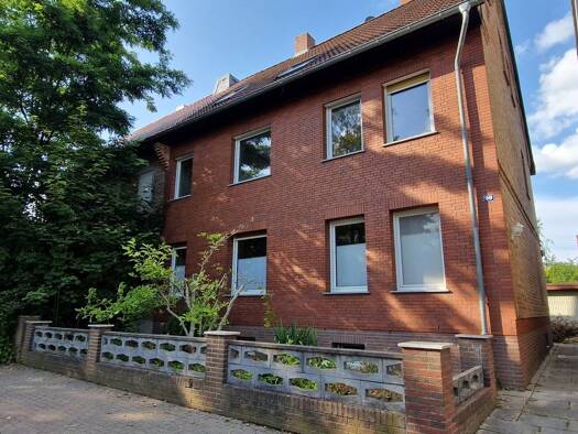 Doppelhaushälfte zum Kauf 74.000 € 10 Zimmer 202,3 m² 1.342 m² Grundstück Offleben Büddenstedt 38372