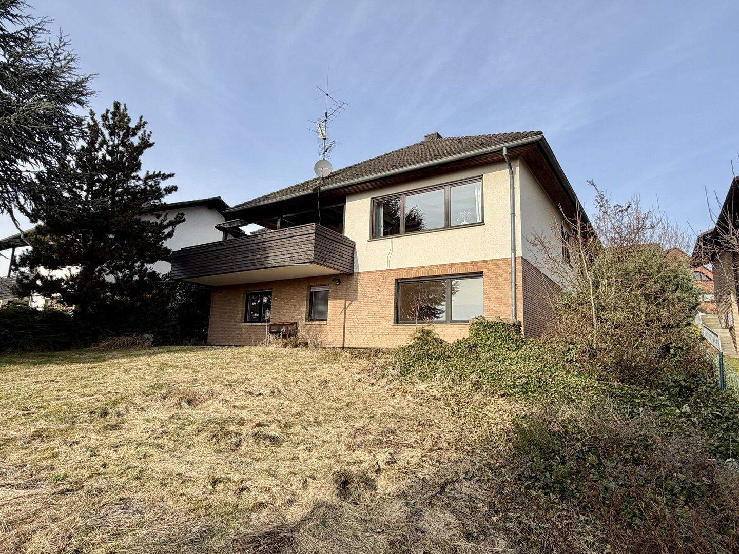 Immobilie in Schauenburg - Stilvoll wohnen mit Aussicht: Einfamilienhaus mit Einliegerwohnung in Elgershausen! - Bild 3