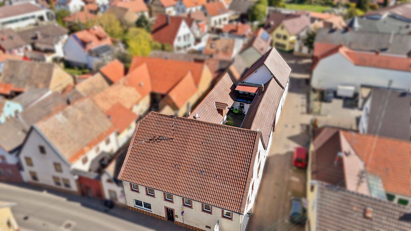 Immobilie in Kallstadt - 2 Häuser auf gemeinsamen 4-Seitenhof - Bild 2