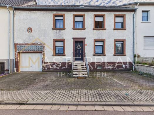 Reihenmittelhaus zum Kauf 149.000 € 8 Zimmer 156,5 m² 649 m² Grundstück Naßweiler Großrosseln 66352