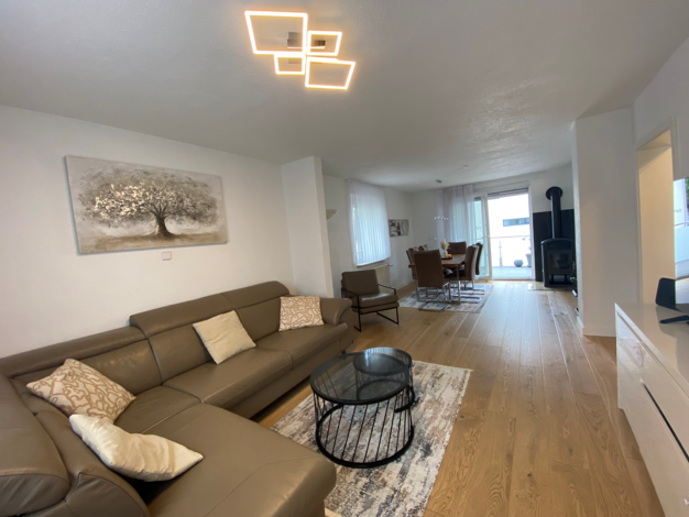 Doppelhaushälfte zum Kauf 549.000 € 5,5 Zimmer 91,5 m² 128 m² Grundstück frei ab 01.09.2025 Gärtringen Gärtringen 71116