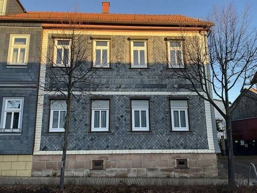 Doppelhaushälfte zum Kauf 166.000 € 8 Zimmer 109,4 m² 1.376 m² Grundstück frei ab sofort Friedrichroda Friedrichroda 99894