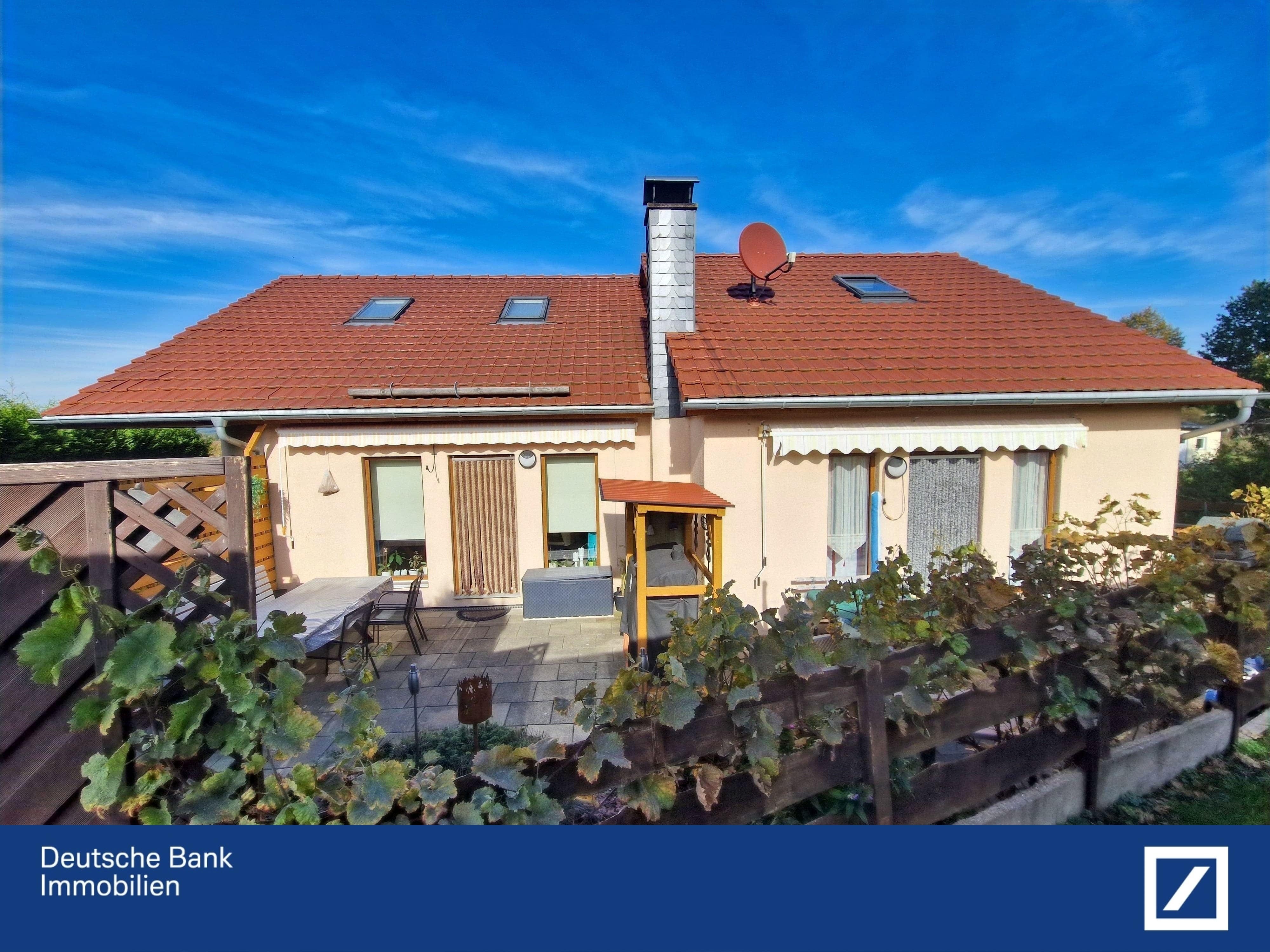 Mehrfamilienhaus zum Kauf 190.000 € 6 Zimmer 150,1 m²<br/>Wohnfläche 600 m²<br/>Grundstück ab sofort<br/>Verfügbarkeit Ebersbach Ebersbach-Neugersdorf 02730