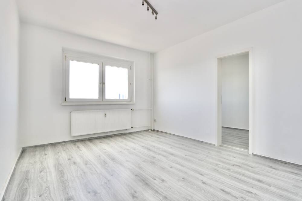 Immobilie in Rostock - Sonnige 2- Raum Wohnung, ca. 35m², Stellplatz über den Dächern des Rostocker Stadtgebiets Schmarl! - Bild 3