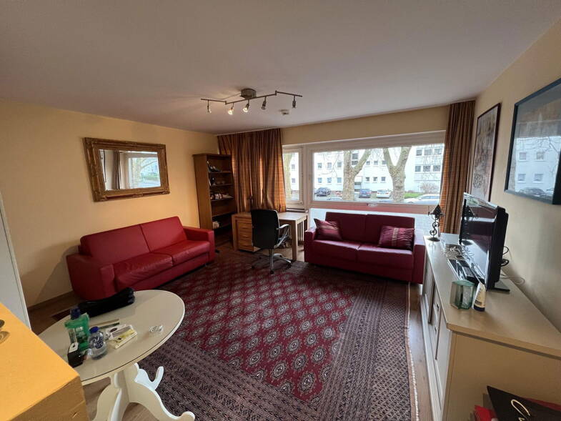 WG-Zimmer zur Miete Wohnen auf Zeit 870 € 32 m² 1. Geschoss frei ab 01.06.2025 Sigmaringenstr. 6 Oberkassel Düsseldorf 40545