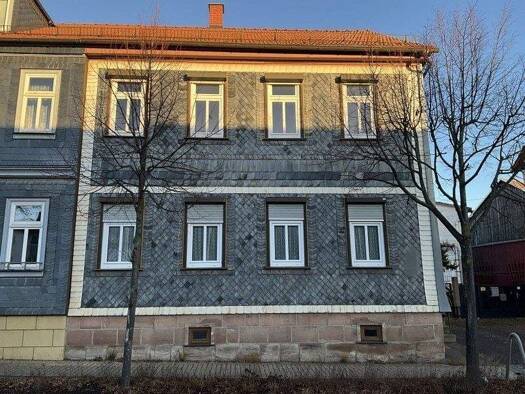 Doppelhaushälfte zum Kauf 166.000 € 8 Zimmer 109,4 m² 1.376 m² Grundstück frei ab sofort Friedrichroda 99894