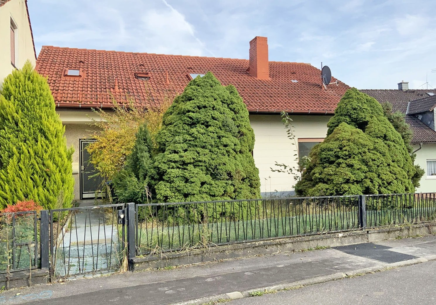 Doppelhaushälfte zum Kauf 95.000 € 3 Zimmer 90,6 m²<br/>Wohnfläche 581 m²<br/>Grundstück ab sofort<br/>Verfügbarkeit Fechenbach Collenberg 97903