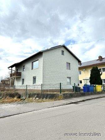 Immobilie in Burgkirchen an der Alz - Großes Grundstück mit Altbestand - Vielseitige Entwicklungsmöglichkeiten in Burgkirchen - Bild 0