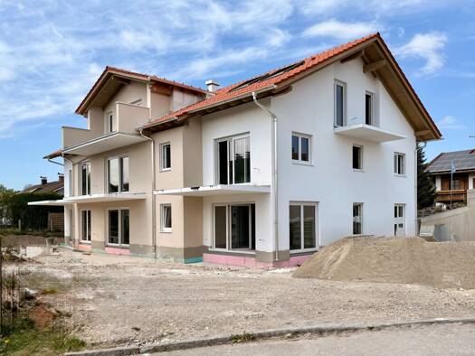 Wohnung zum Kauf - Erstbezug provisionsfrei 529.000 € 3 Zimmer 84,9 m² EG frei ab 31.10.2026 Perach Ainring 83404