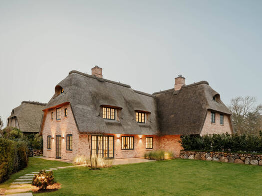 Haus zum Kauf - Erstbezug 3.850.000 € 5 Zimmer 194 m² 2.000 m² Grundstück frei ab sofort Uaster Reeg Archsum Sylt 25980