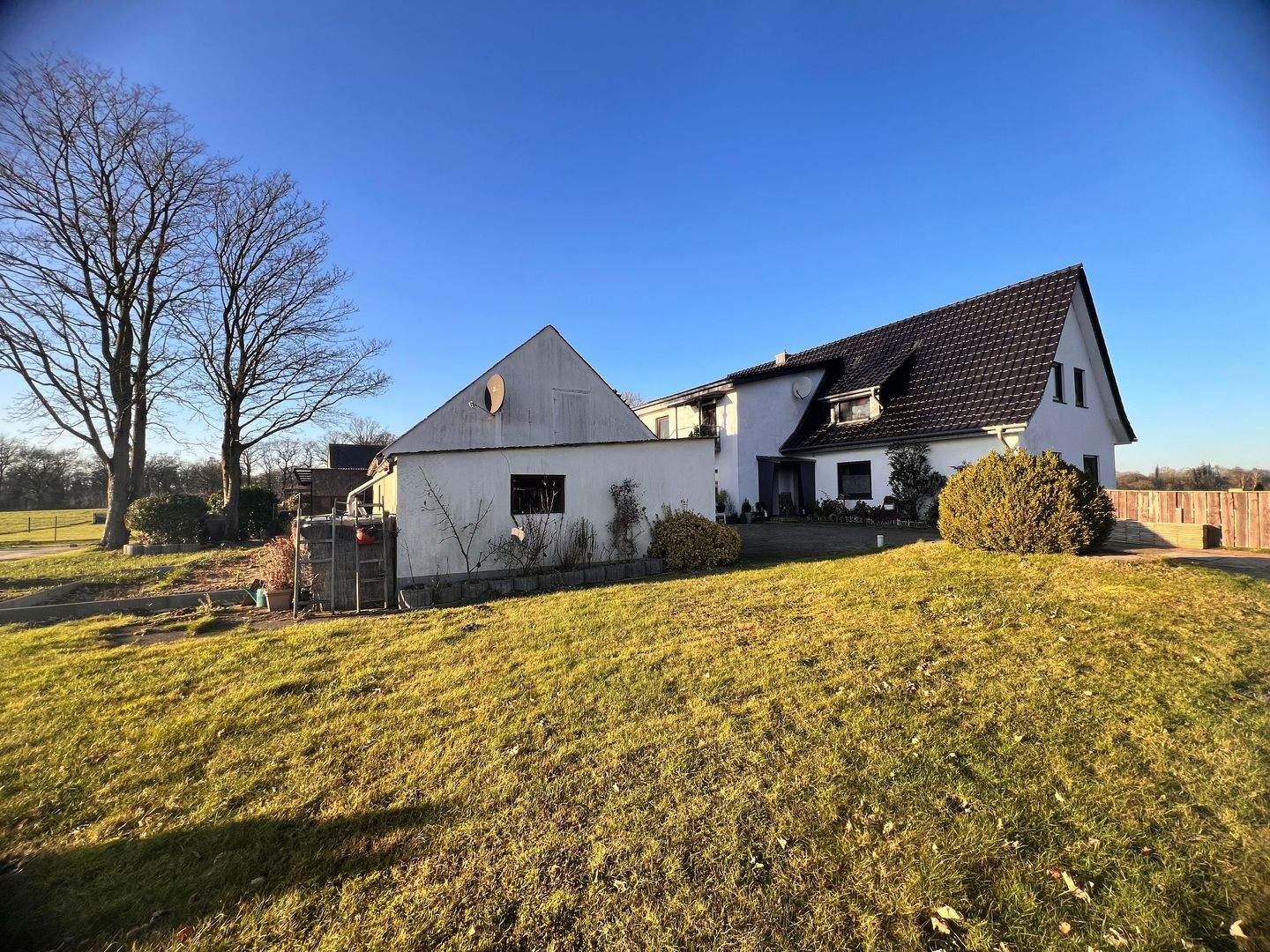 Immobilie in Hagen im Bremischen - Zweifamilienhaus mit großem Grundstück und unverbaubarer Sicht - Bild 1