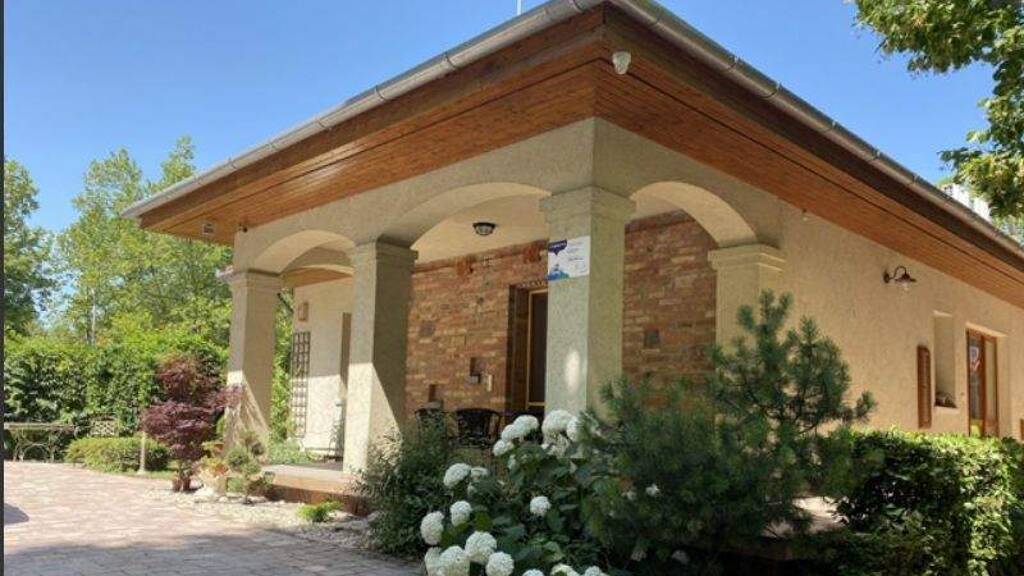 Mehrfamilienhaus zum Kauf 860.000 € 8 Zimmer 200 m² 746 m² Grundstück frei ab sofort Siófok 8600