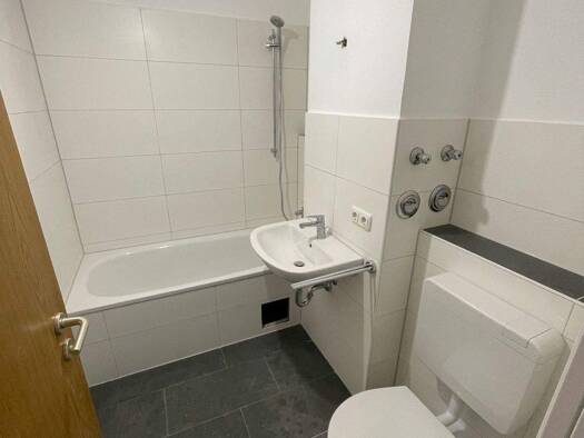 Wohnung zur Miete nur mit Wohnberechtigungsschein 433 € 3 Zimmer 62,5 m² EG frei ab 02.03.2026 Raiffeisenstr. 5c Amberg 92224