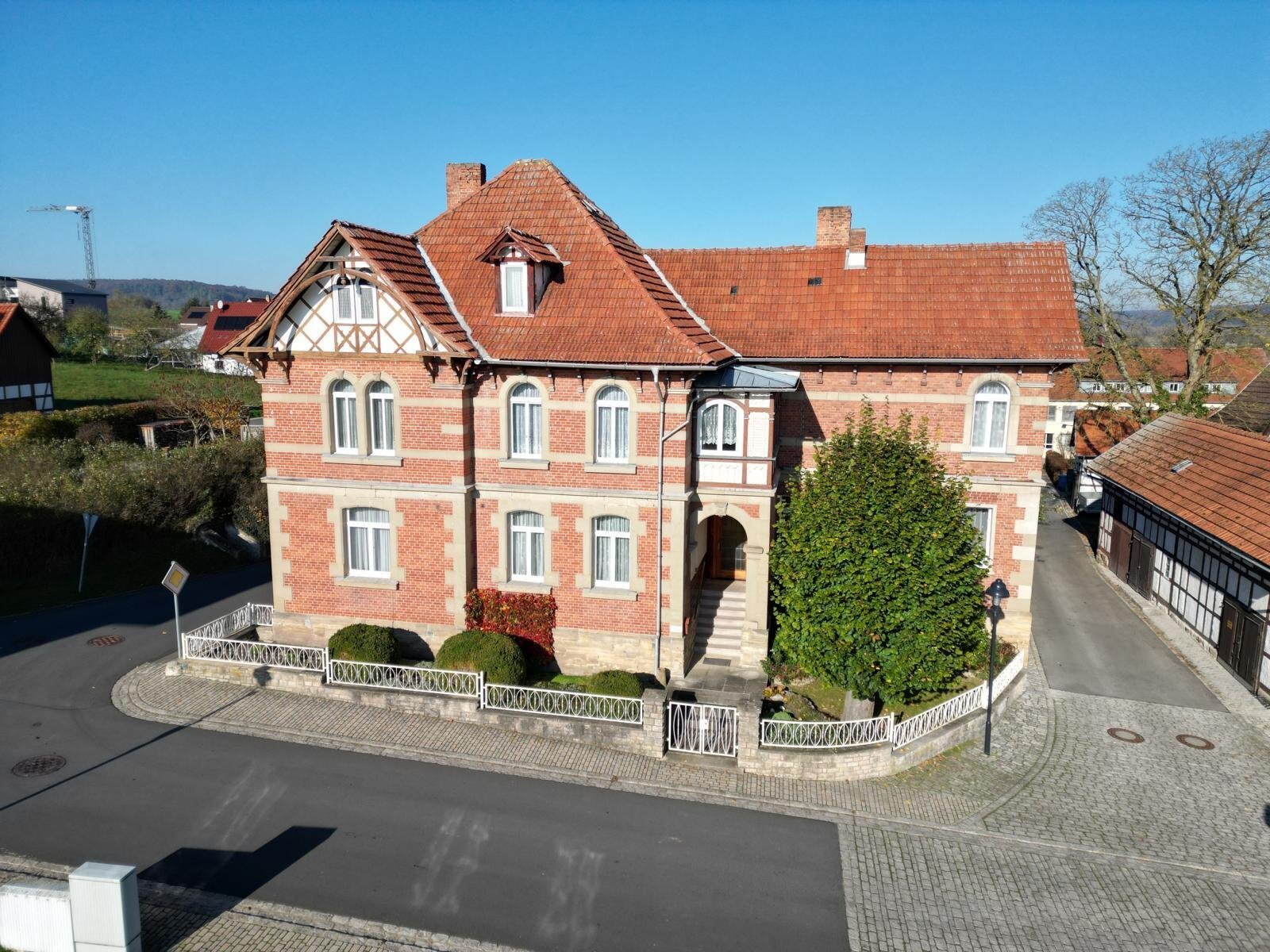 Haus zum Kauf 285.000 € 10 Zimmer 257 m²<br/>Wohnfläche 591 m²<br/>Grundstück Heldburg Heldburg 98663