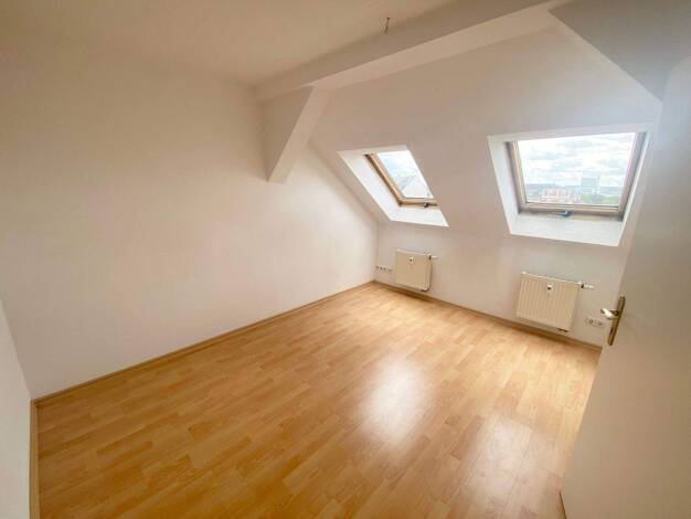 Studio zur Miete 210 € 1 Zimmer 37 m² 3. Geschoss frei ab 01.06.2026 Schloßchemnitz Chemnitz 09113