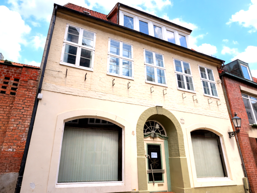 Mehrfamilienhaus zum Kauf als Kapitalanlage geeignet 890.000 € 9 Zimmer 335 m² 160 m² Grundstück Altstadt Lüneburg 21335