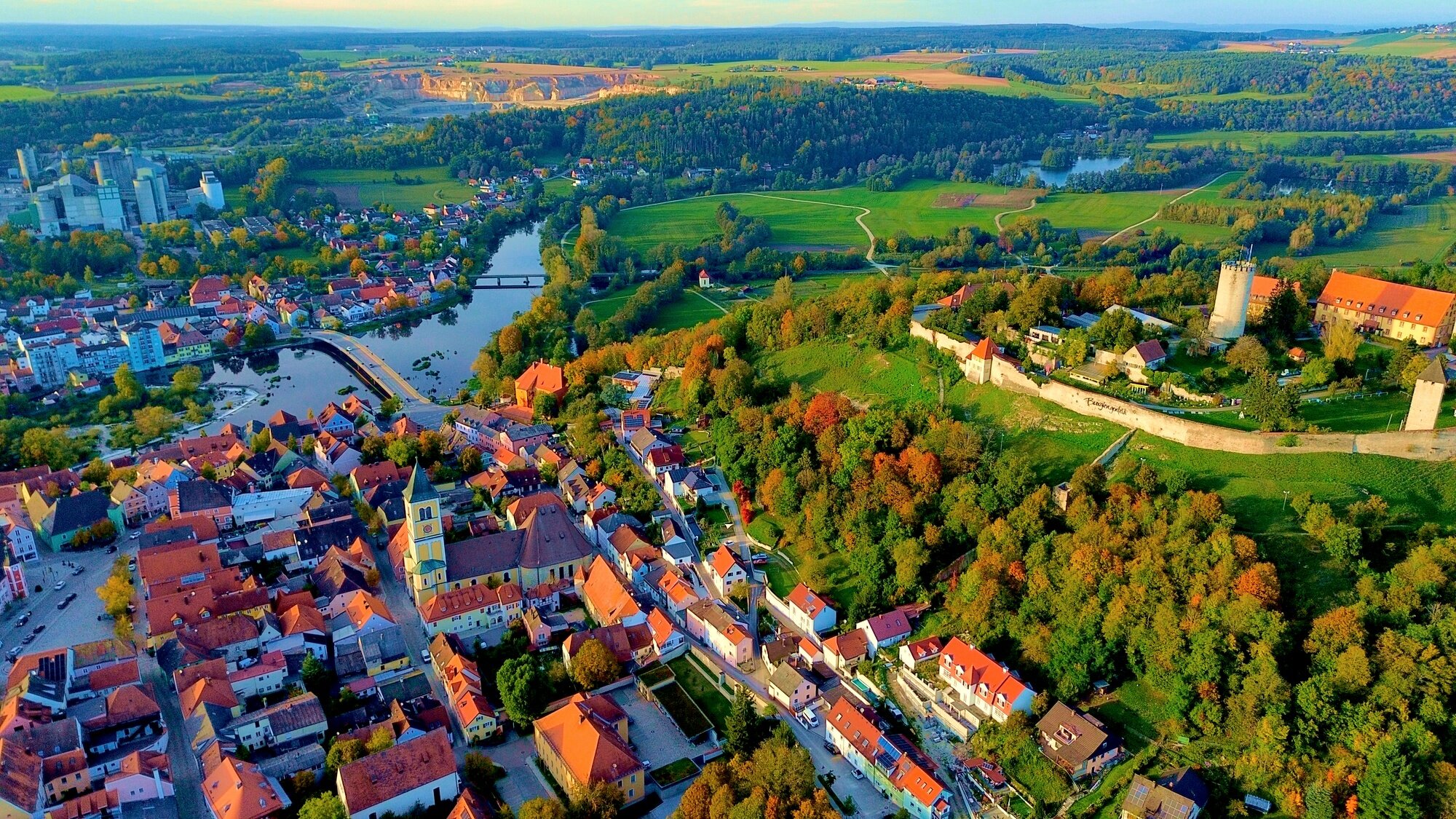 Mehrfamilienhaus zum Kauf 235.000 € 12 Zimmer 288 m²<br/>Wohnfläche 447 m²<br/>Grundstück Burglengenfeld Burglengenfeld 93133