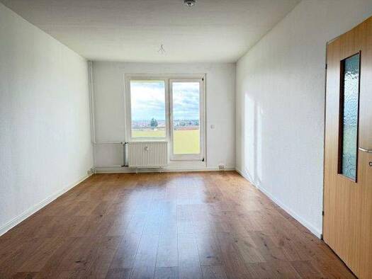 Wohnung zur Miete 400 € 4 Zimmer 77 m² 5 Geschosse frei ab sofort Nikopoler Straße 9 Zeithain Zeithain 01619