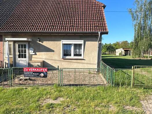 Doppelhaushälfte zum Kauf 85.000 € 4 Zimmer 80 m² 2.000 m² Grundstück frei ab sofort Düssin Brahlstorf 19273