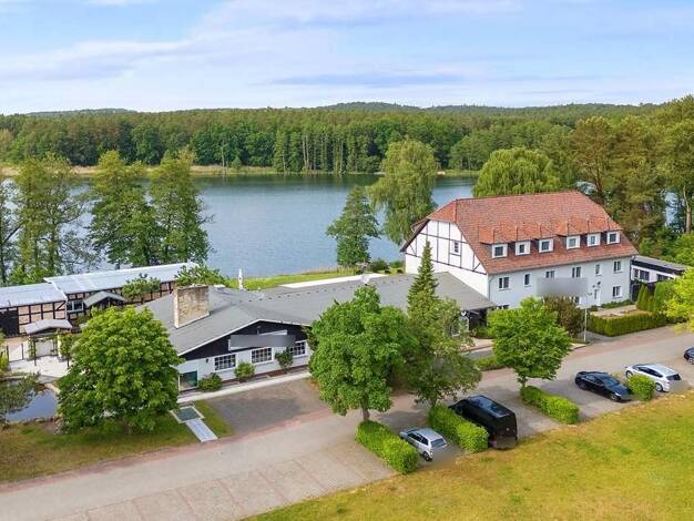 Hotel zum Kauf 1.680.000 € 33 Zimmer 100 m² Gastrofläche 18.304 m² Grundstück Sandkrug Chorin 16230
