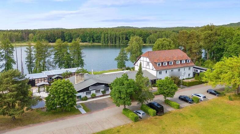 Hotel zum Kauf 2.500.000 € 33 Zimmer 100 m² Gastrofläche 18.304 m² Grundstück Sandkrug Chorin 16230