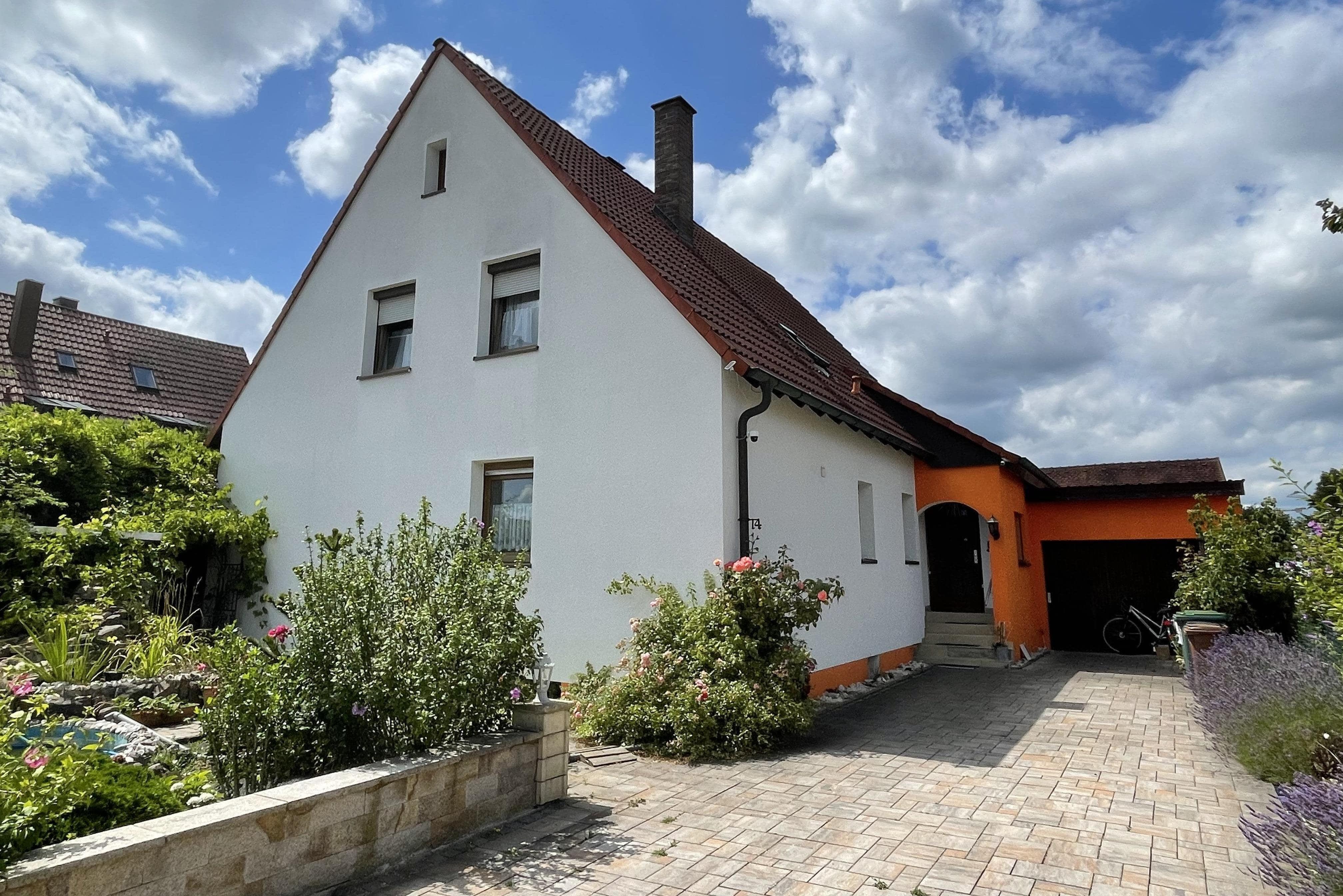 Mehrfamilienhaus zum Kauf 349.000 € 8 Zimmer 140 m²<br/>Wohnfläche 677 m²<br/>Grundstück Dinkelsbühl Dinkelsbühl 91550