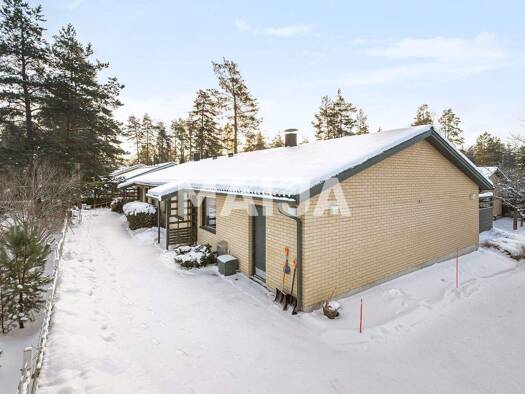 Doppelhaushälfte zum Kauf 378.000 € 4 Zimmer 111,5 m² 5.050 m² Grundstück Taavinharju 12 Espoo 02180