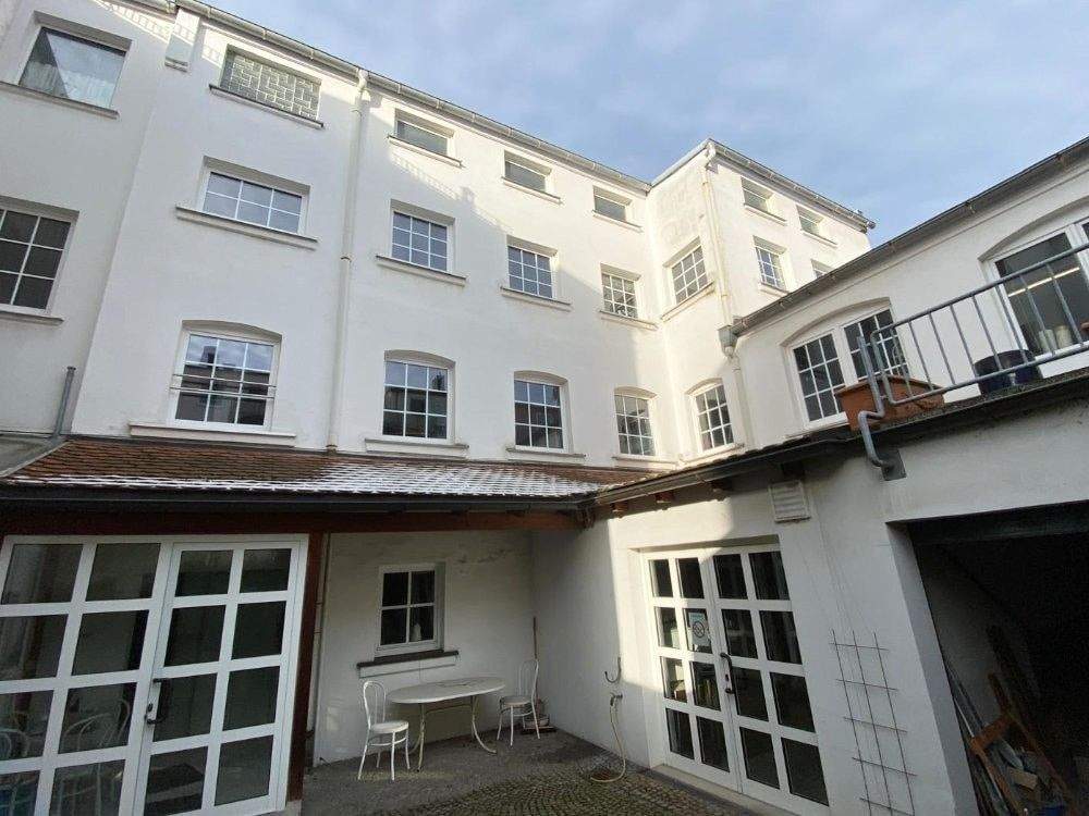 Wohn- & Geschäftshaus mit Potenzial in Hof/Saale - Gewerbefläche ca. 310 m² - Wohnfläche 195 m² Grundstück mit befahrbarem Innenhof