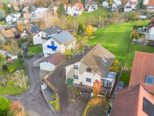 Einfamilienhaus zum Kauf 450.000 € 8 Zimmer 139,8 m² 2.235 m² Grundstück Neuweier Baden-Baden 76534